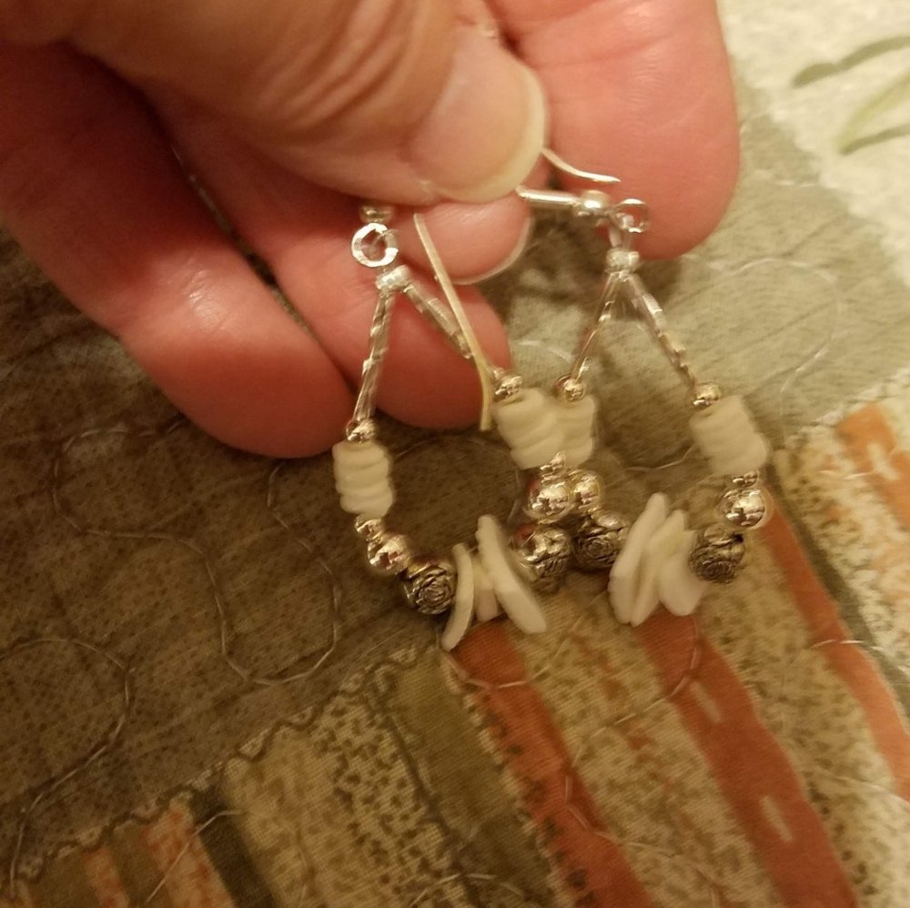 Pretty white and silver dangly handmade earringsPlease go to my page and see ot - Picture 11 of 12